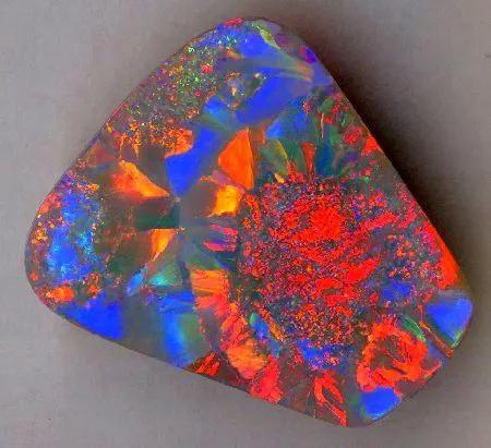 关于世界天然宝石排行榜,天然宝石与人工宝石