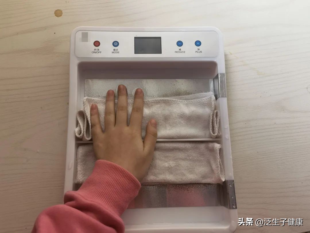 女孩满头大汗淋漓,女孩满身大汗淋漓