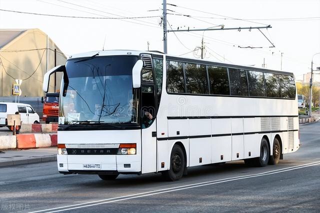 同学群不说话的人,同学群里不退群也不说话