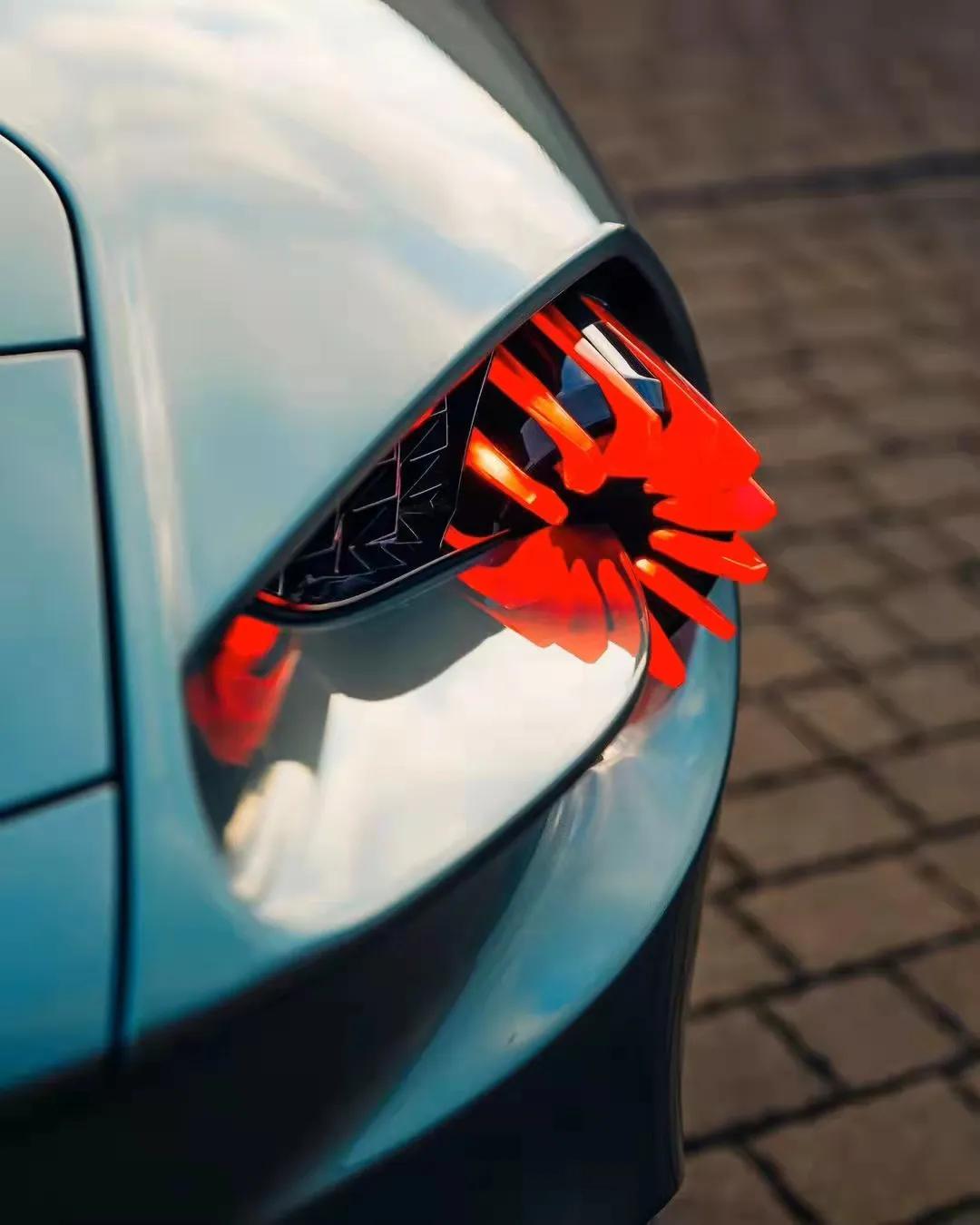 阿斯顿马丁敞篷跑车100万,阿斯顿马丁第一款混合动力超跑