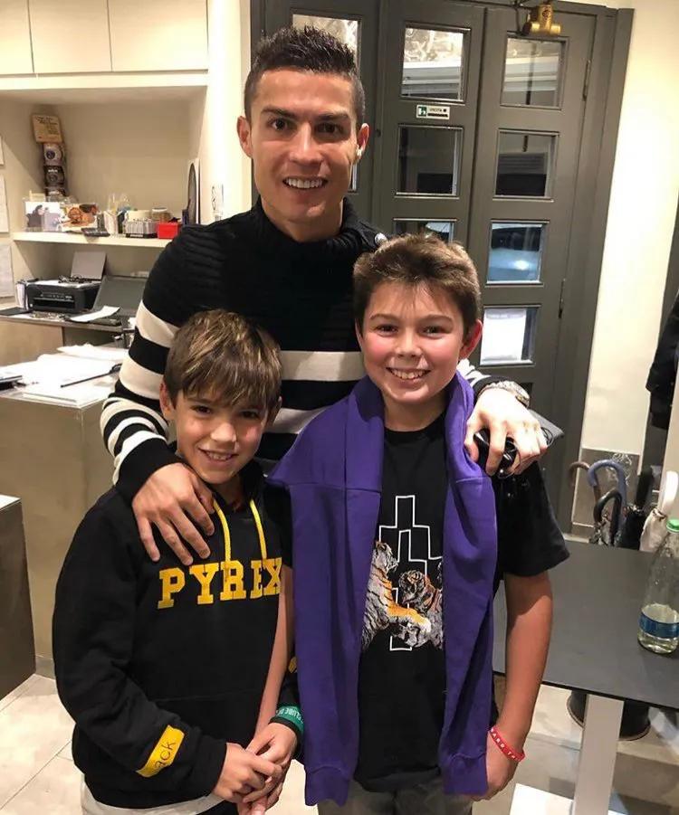 有没有足球篮球都是职业的,足球和篮球哪个成为职业难