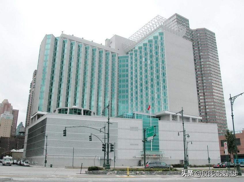 外交官是穿着文服的军人吗,中国解放军外交官