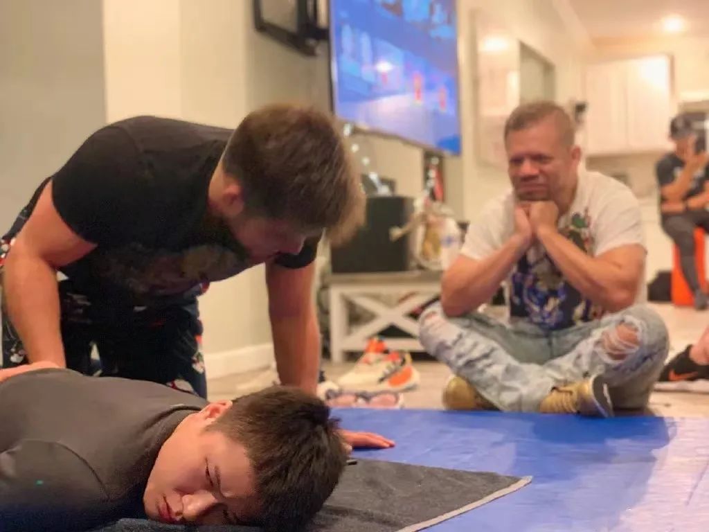 张伟丽失去金腰带,张伟丽失去昆仑决金腰带视频