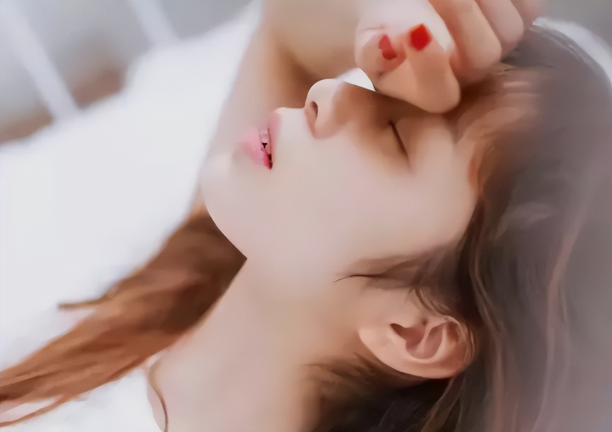 女士多大岁数外阴长白发怎么办,外阴白斑18年了有什么危害吗