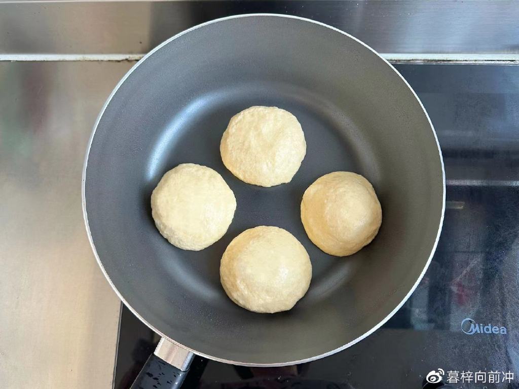 什么材质的锅不粘锅又耐用,刚买回来的锅好用又不粘锅无烟