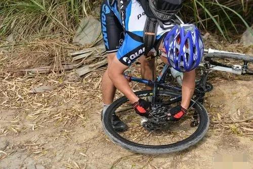 山地车网上买还是实体店买,实体店购买山地车注意事项