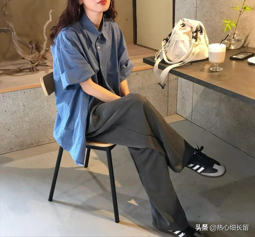 t恤加上立体感强的衬衫气场全开,女式短袖t恤衬衫