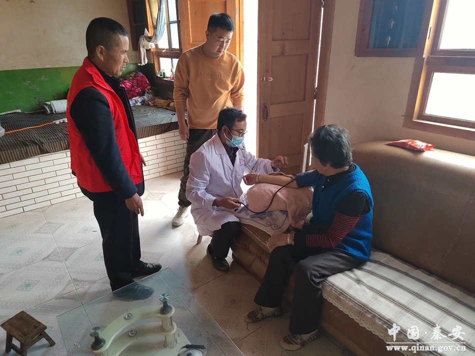 九九重阳节浓浓敬老情的照片,重阳节主题感恩重阳浓浓敬老情