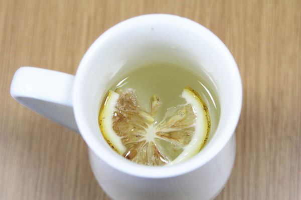 柠檬水的正确泡法减肥,减肥喝新鲜柠檬水还是干柠檬水好