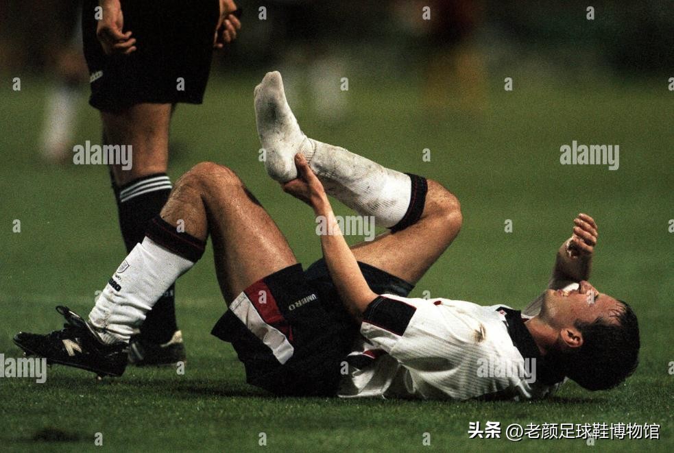 曼联英格兰队双料队长代言，最先将碳板植入足球鞋的品牌是它