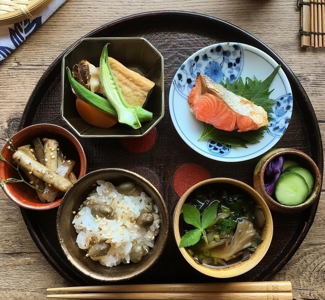 日本人不爱运动却长寿视频,日本人为什么爱喝酒而且又长寿