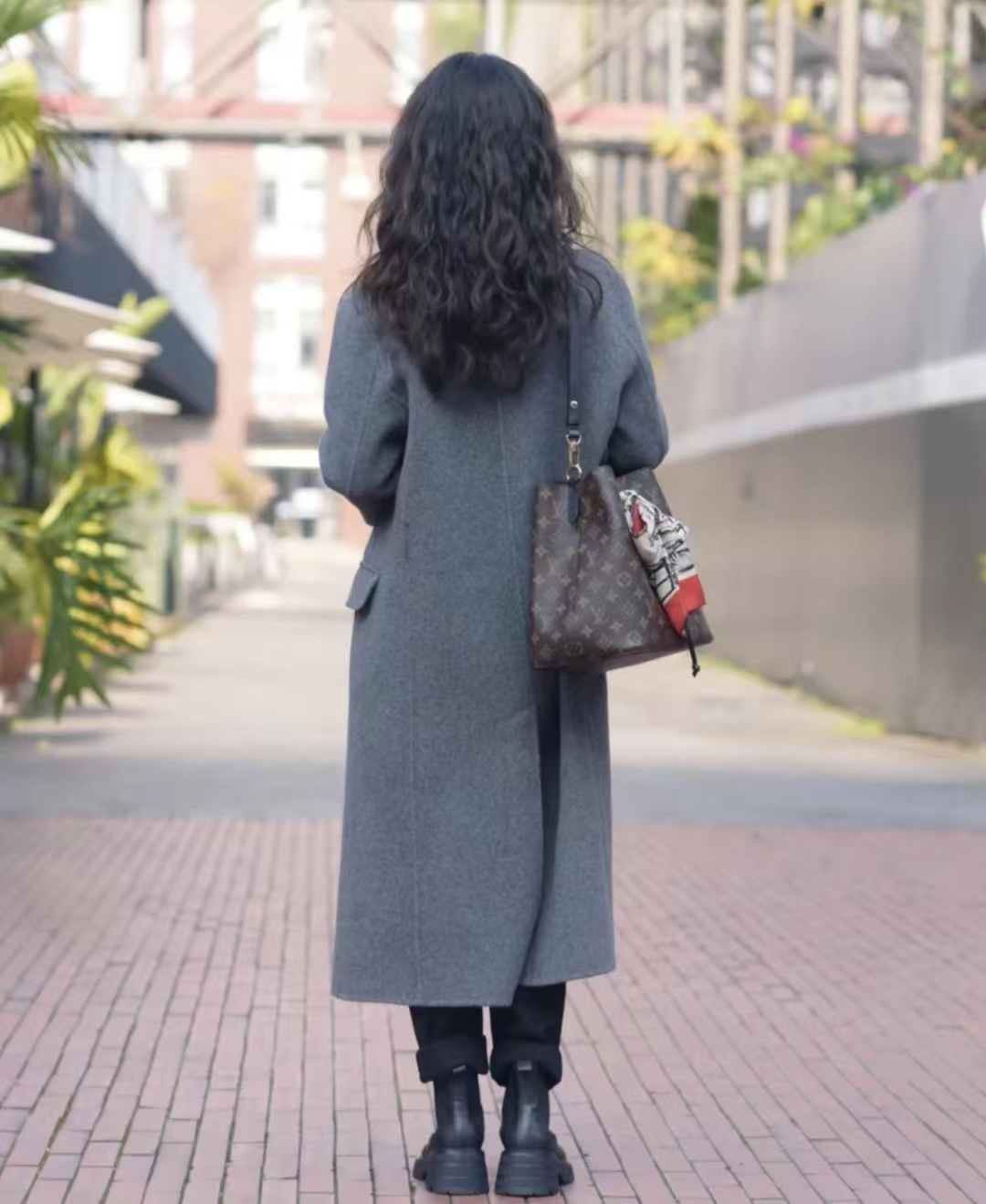 灰色大衣和黑色大衣哪个配jk好看,灰色双面羊绒牛角扣大衣小个子150