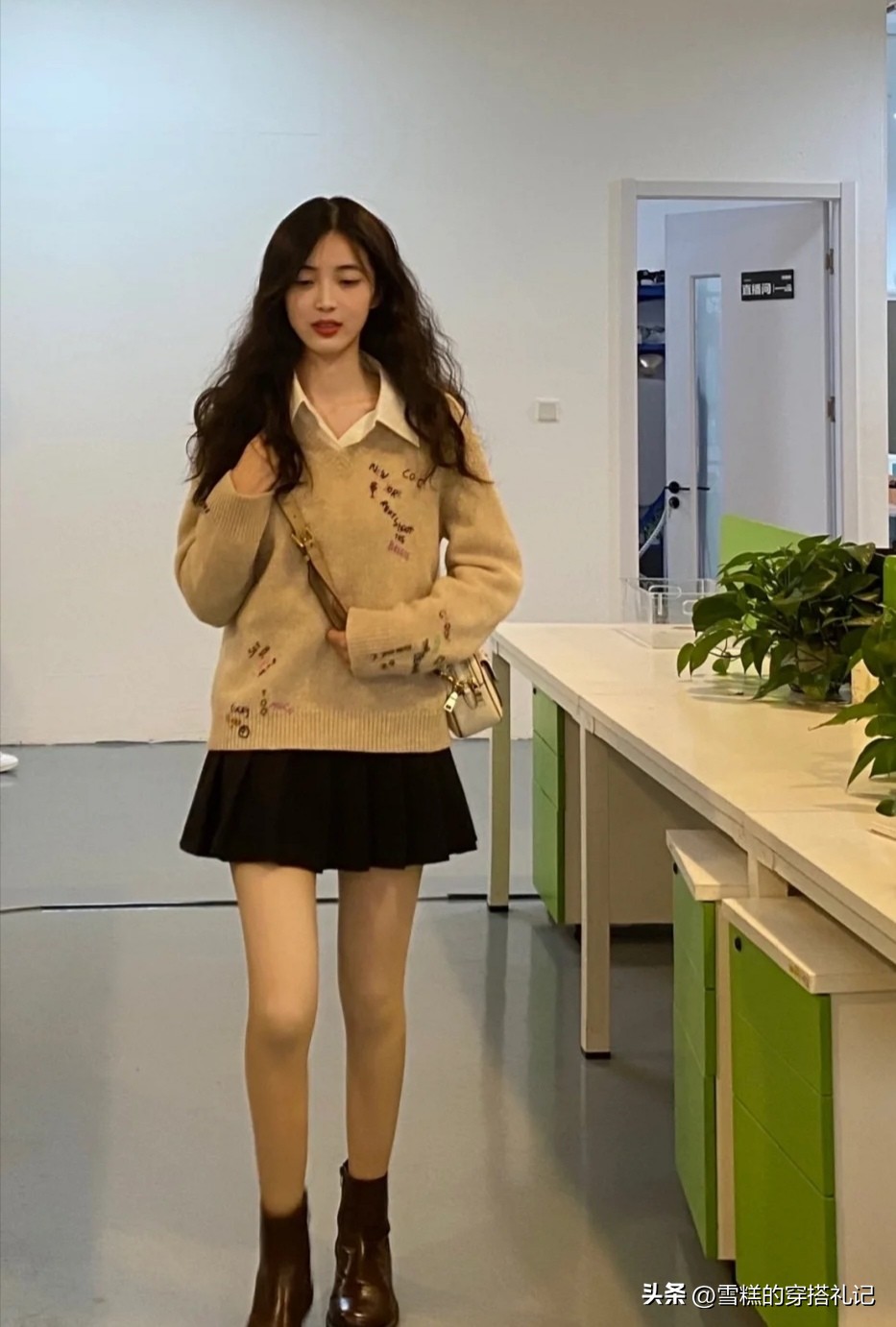 毛衣宽松慵懒风配小脚裤配靴子,搭配裙子裤子都好看的冬季鞋子