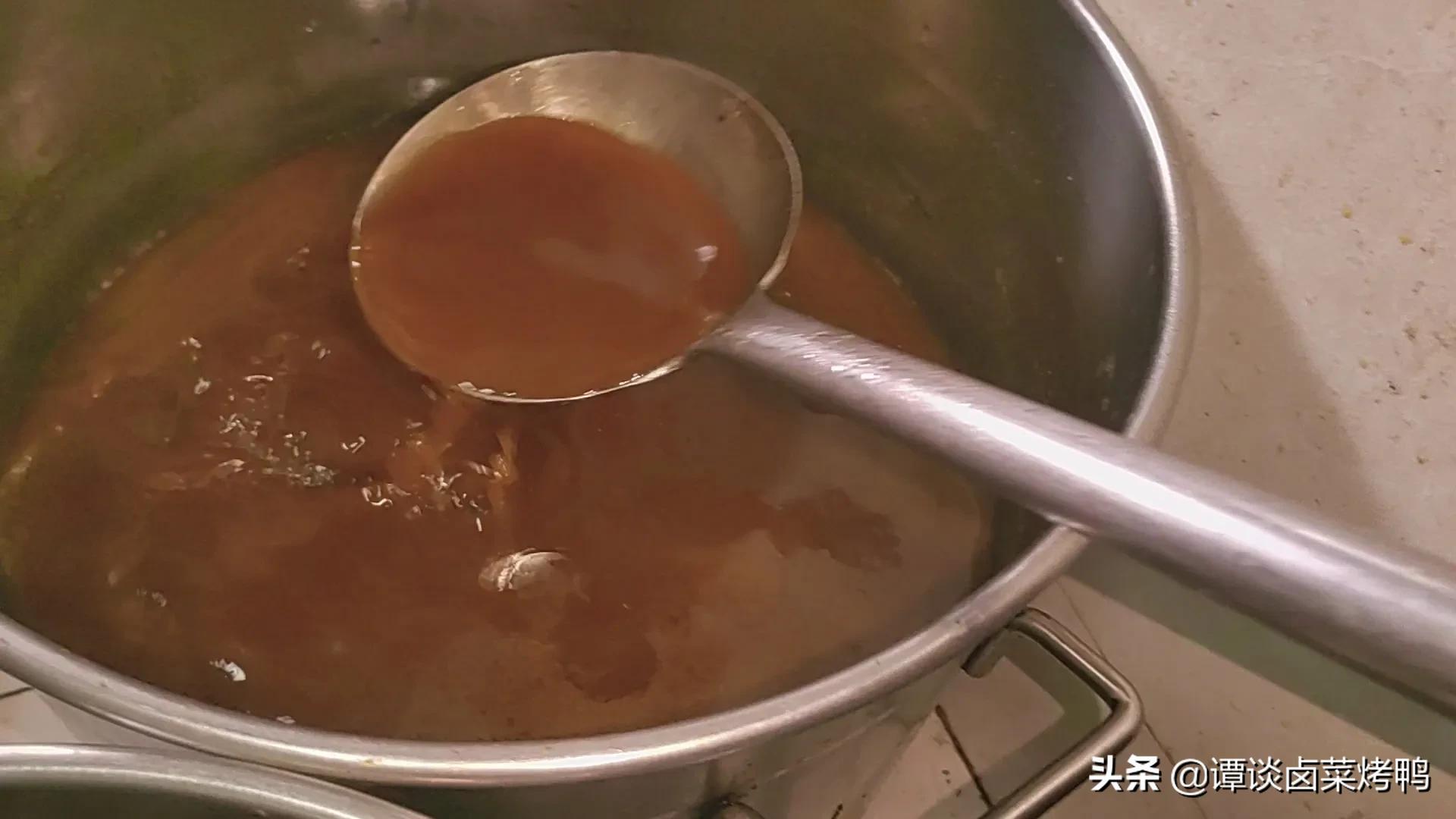 卤菜店师傅教你解决卤水发黑问题,四川卤菜卤水怎么清洗