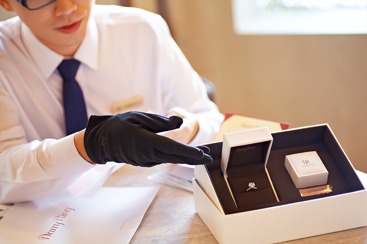 仿真钻戒怎么选购好看图片,520选购钻戒有哪些技巧