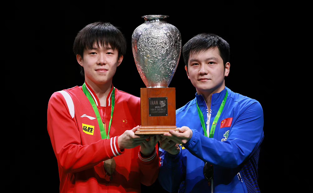 樊振东王楚钦胜韩国组合夺冠,樊振东王楚钦夺冠发布会