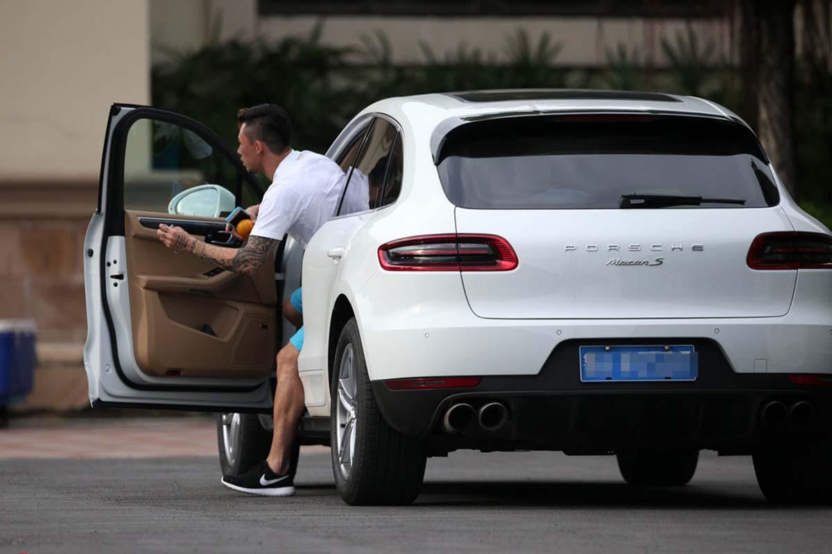 男足集体反映降薪问题,男足降薪武汉卓尔