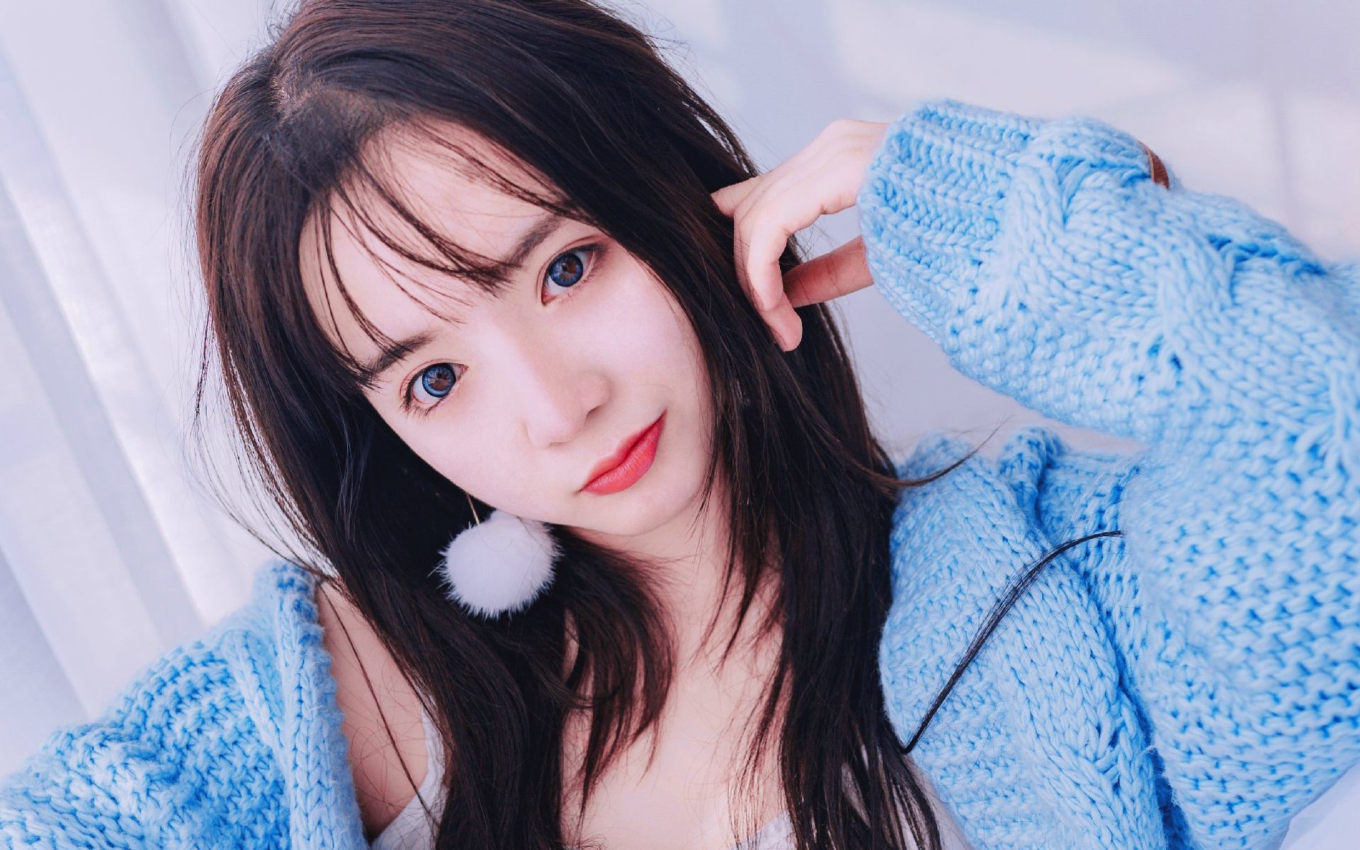 怎么跟女生聊天聊到心动,追女生应该微信多聊还是多见面聊