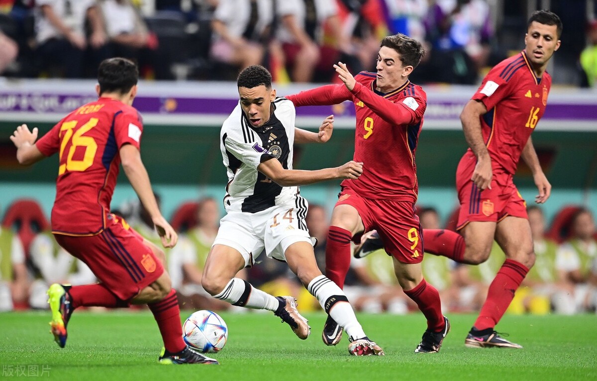 1.5亿欧！世界杯六边形战士老当益壮！穆贝二选一？皇马笑纳大礼