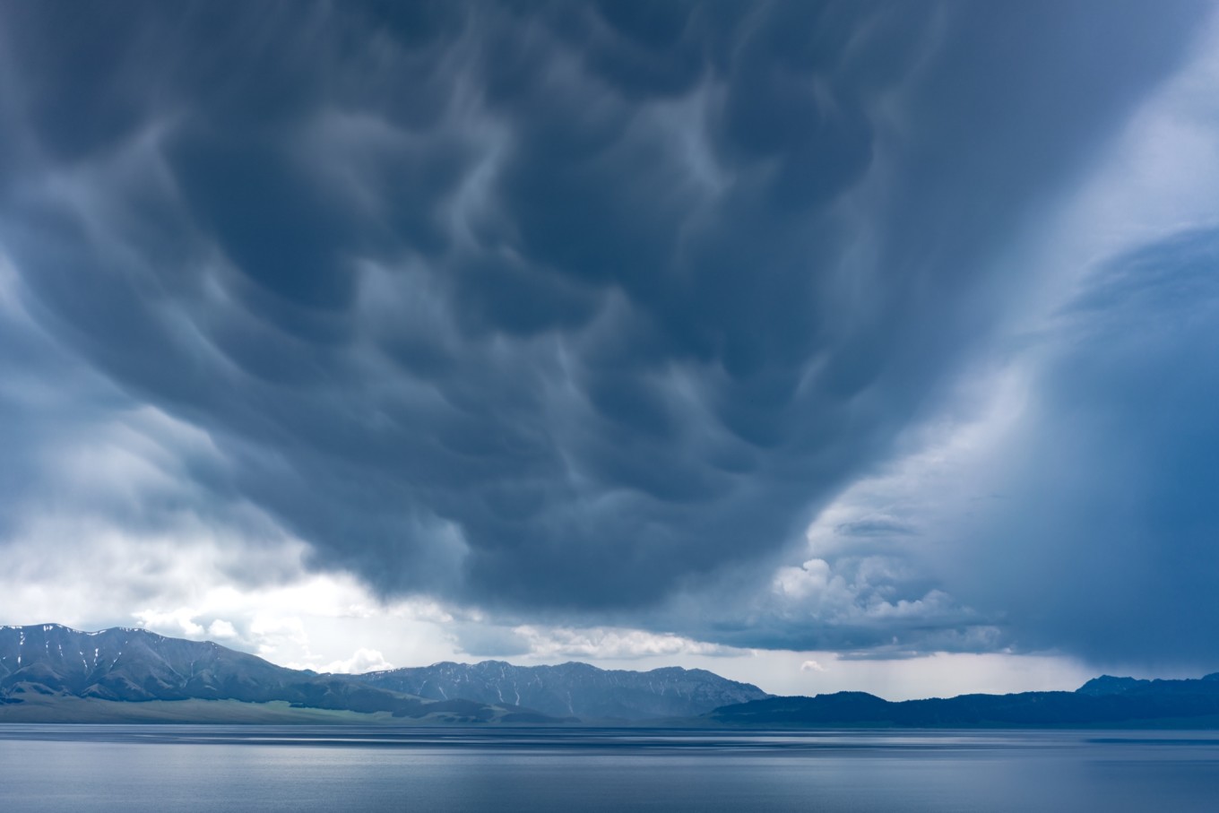 新疆伊犁之美,走了一圈才发现世界万物远不及你