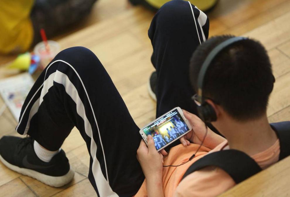 初中生沉迷网络游戏应该怎样教育,如何教育青少年沉迷于网络游戏