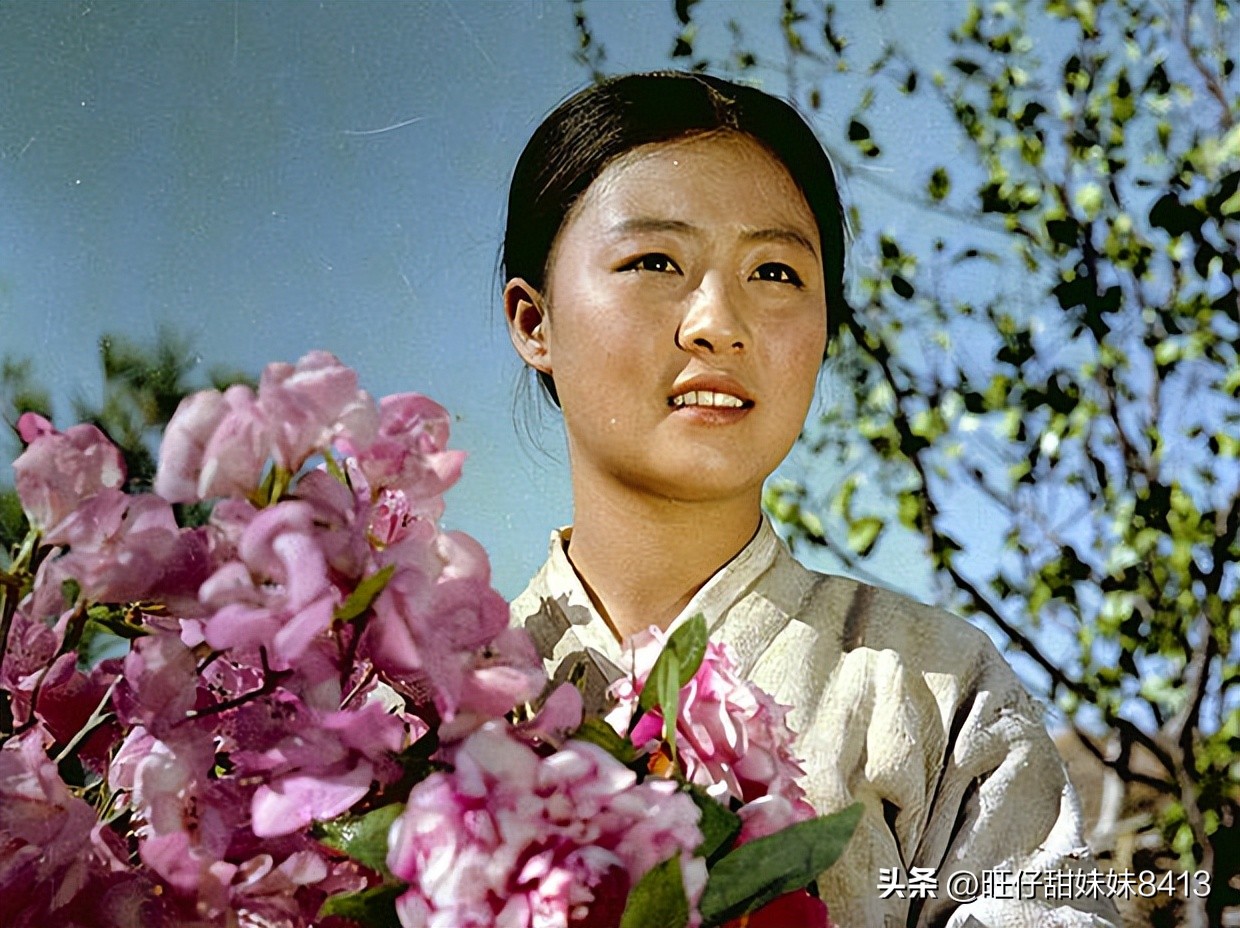 七八十年代农村看露天电影的照片,七十年代看露天电影照片