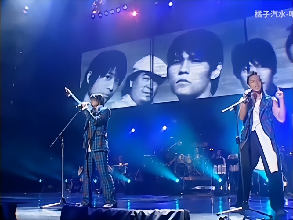 南拳妈妈刘畊宏,刘畊宏南拳妈妈同框蛇舞