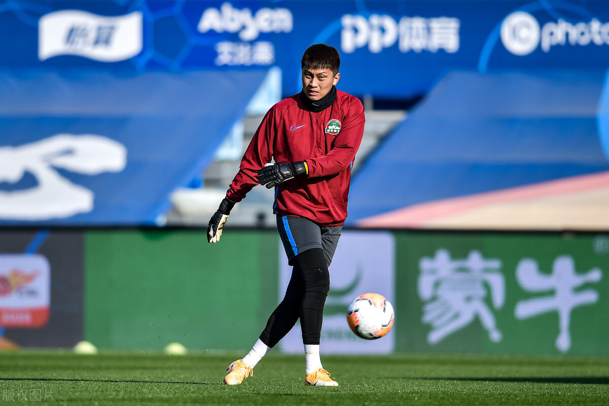 王国明！能把事迹写进高考作文的门将，他的故事已经超越足球本身