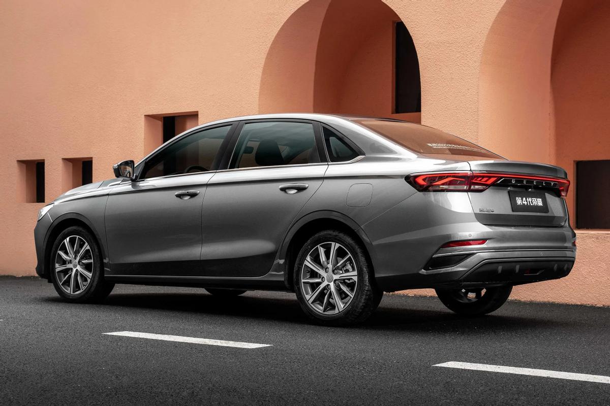 吉利帝豪第四代对比雪佛兰科鲁泽,吉利帝豪和雪佛兰科鲁泽