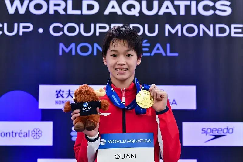 奥运冠军全红婵与他人合影,奥运冠军全红婵简历