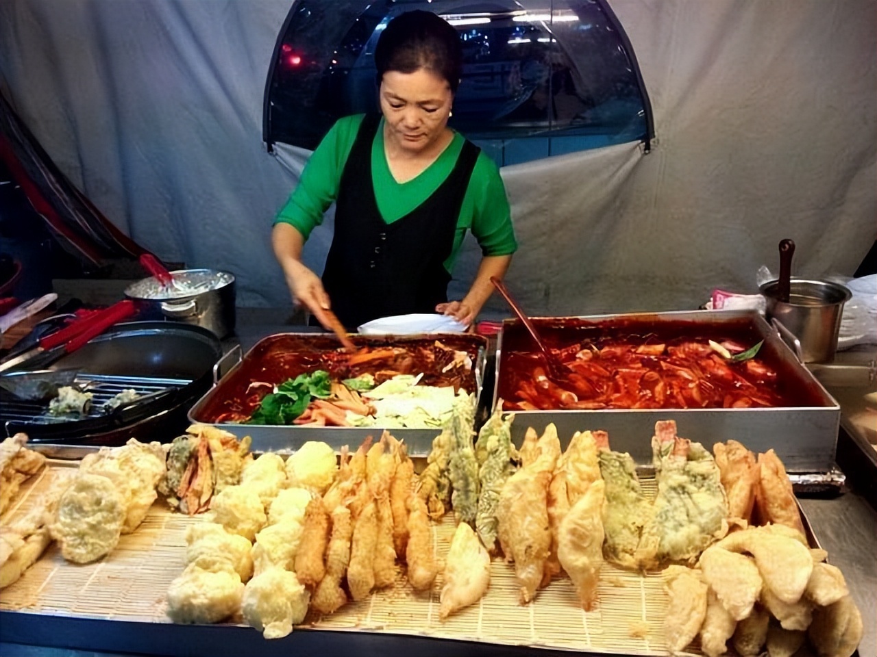 我温州姑娘，在韩国卖化妆品多年，回头客非常多，靠的是真心实意