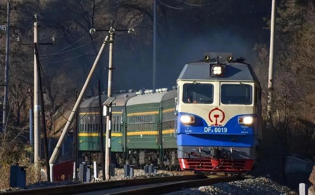 火车厕所里的粪便最后去了哪里,火车上面的粪便都跑哪里去了