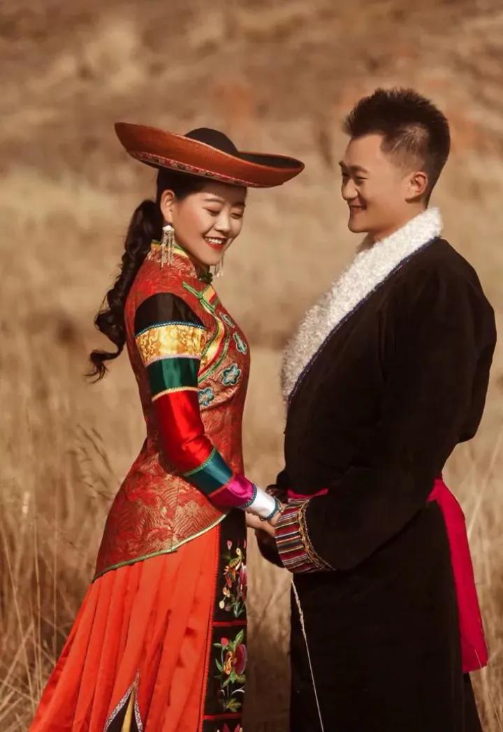 五十六个民族传统服饰合集,五十六个民族的风俗和服饰