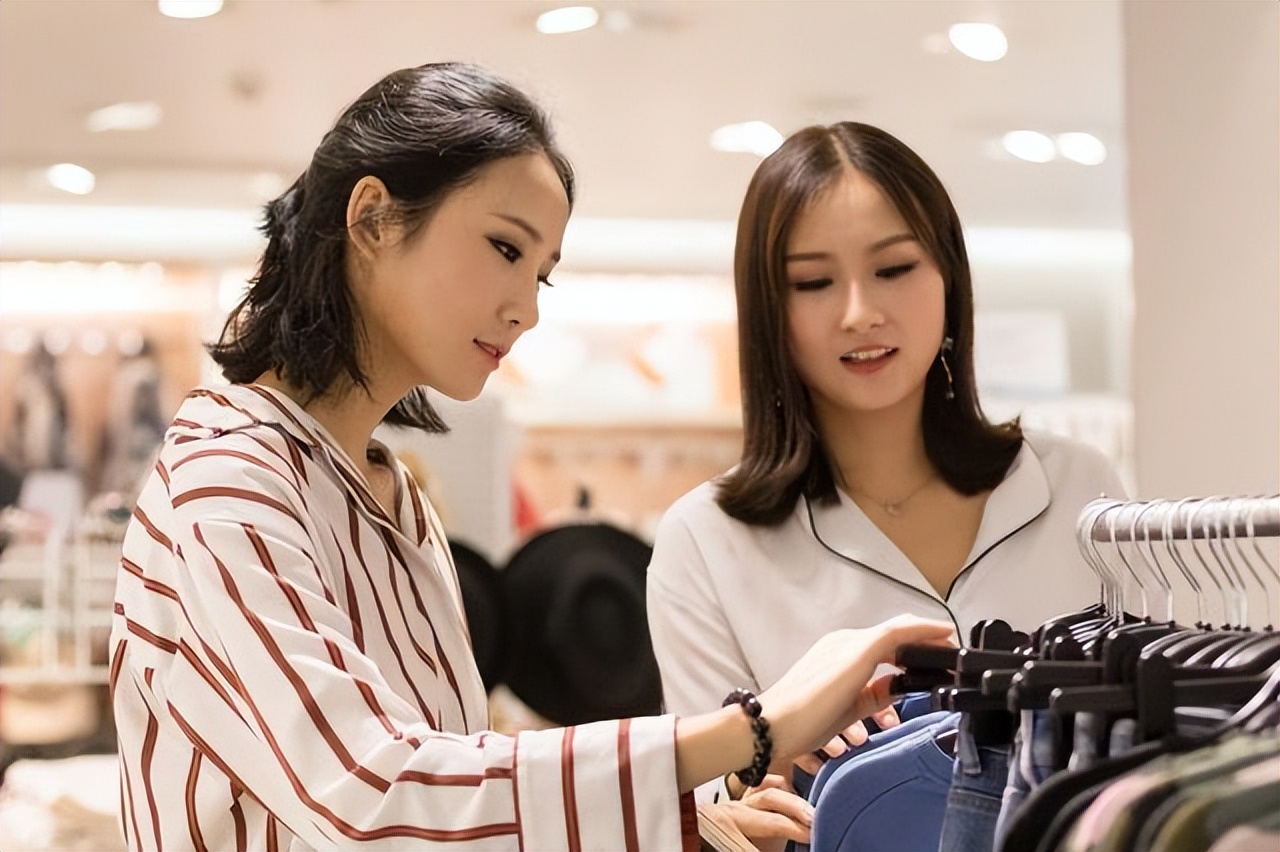 人到中年为什么越来越不舍得花钱,人到中年什么都需要钱