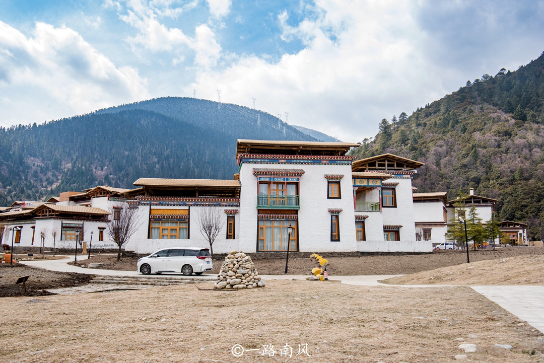 林芝美丽的城市,西藏林芝城市风景