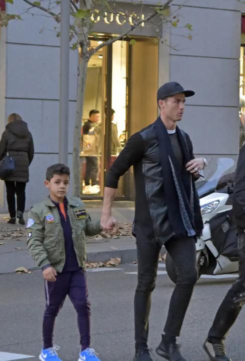 c罗12岁的视频,c罗12岁足球视频