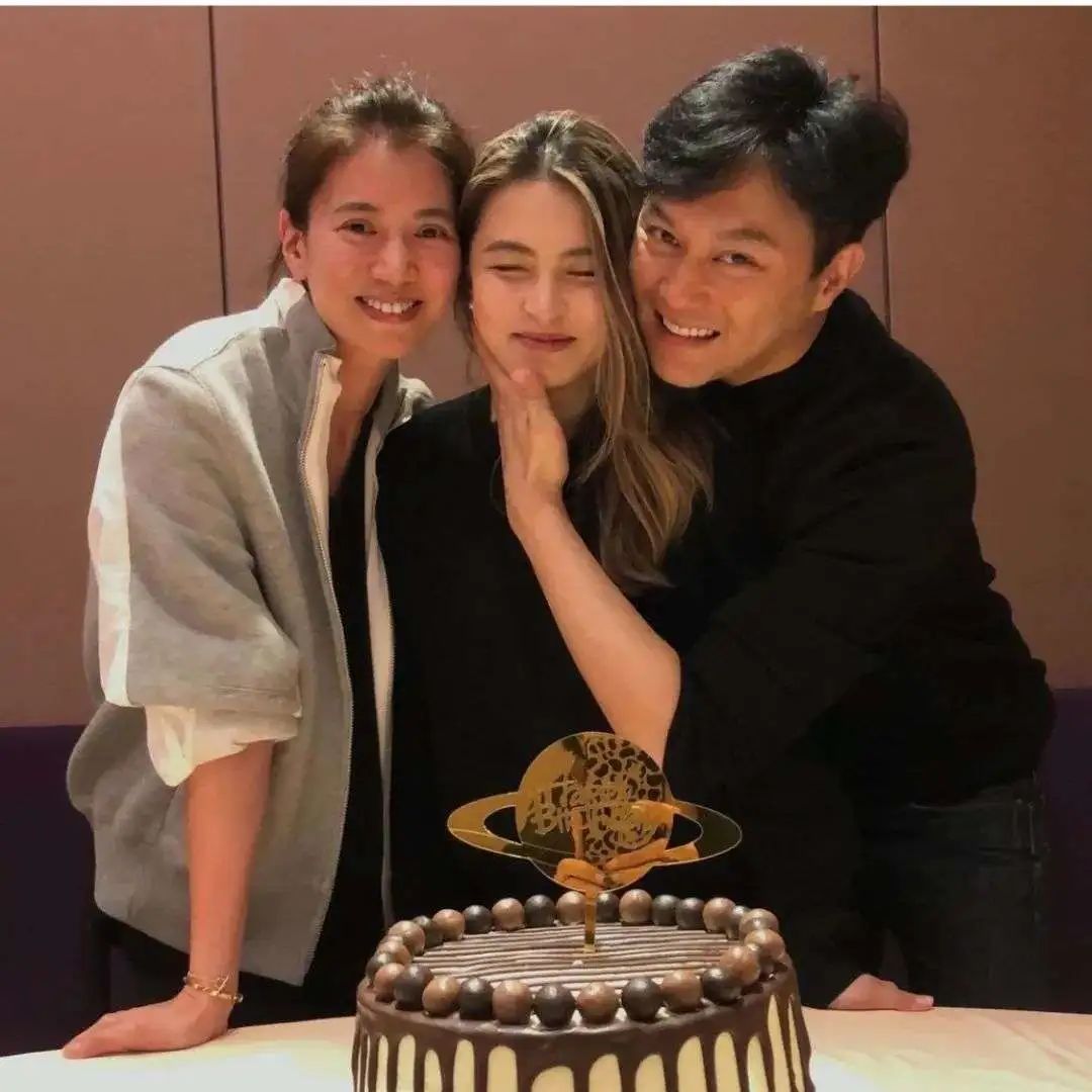 比王菲还厉害的女明星,比王菲还牛的女歌手