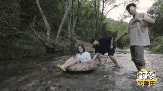 王鹤棣出席活动微博惊艳,王鹤棣一夜爆红的反应