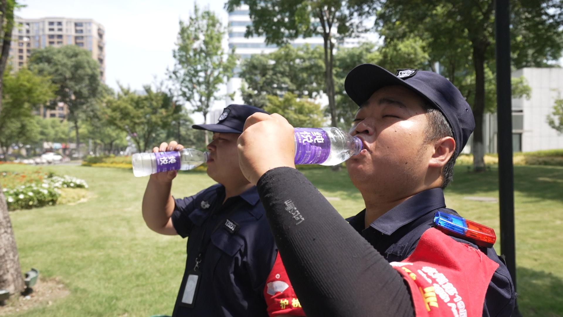 纯悦矿泉水一瓶1.5升,纯悦矿泉水送水杯