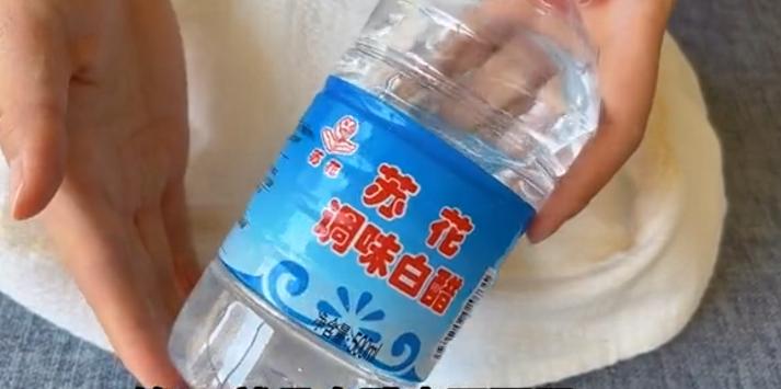 白衣服发黄怎么使用漂白水,白色衣服黄了用漂白剂怎么用