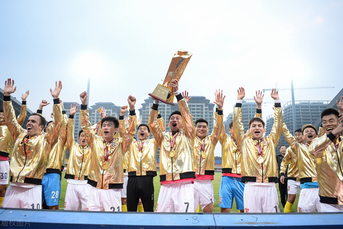 世界著名足球俱乐部队徽大全,世界足坛十大系列