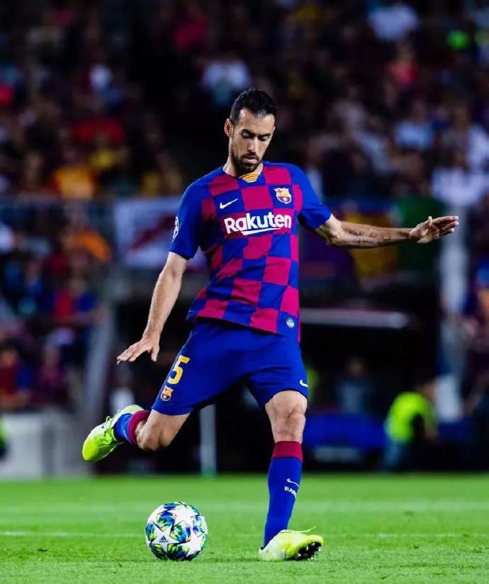 为了梅西自愿降薪留在皇马,为了梅西夺冠五次美洲杯