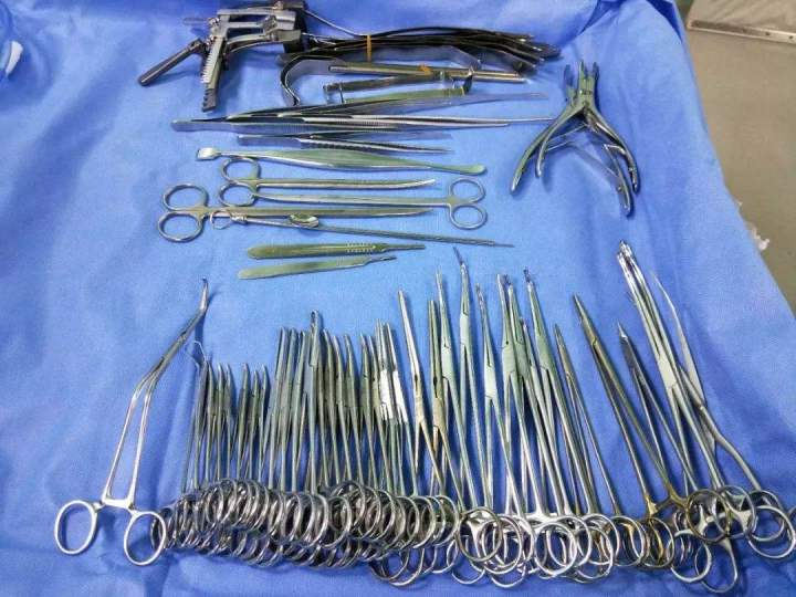 女子顺产2月后发现体内遗留纱布网友：草菅人命