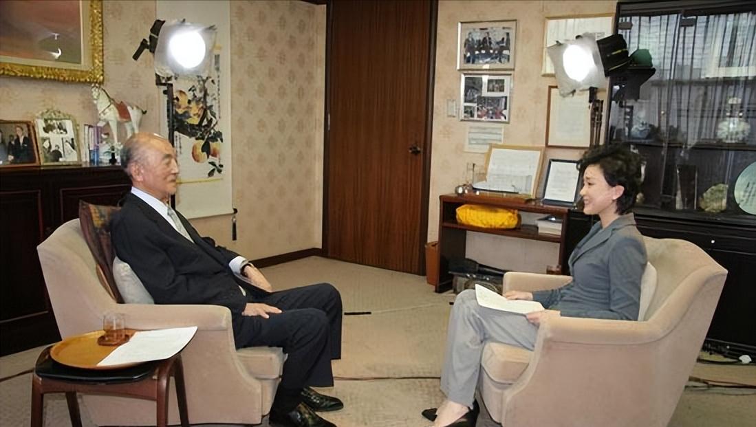 杨澜晒证件否认移民传闻,杨澜说没有移民没有绿卡