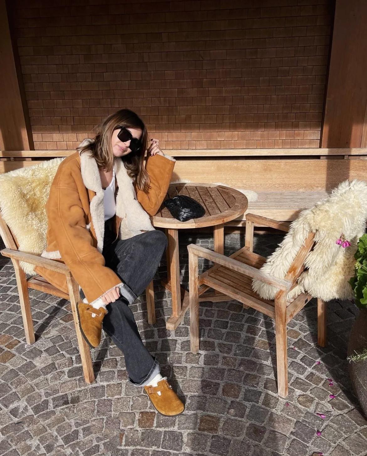 2022冬天“麂皮外套”火了，学着这样穿，优雅高级又气质