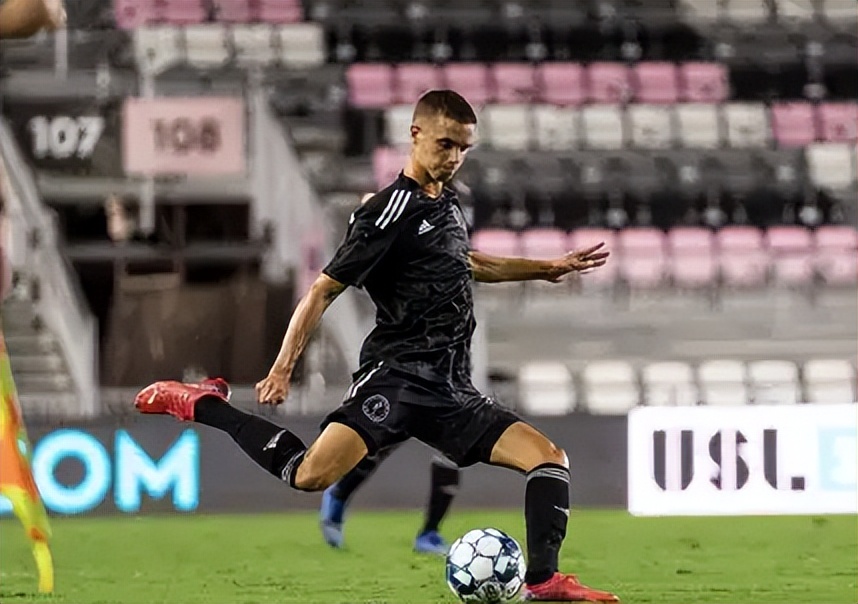 贝克汉姆小贝结婚照,小贝与维多利亚合照