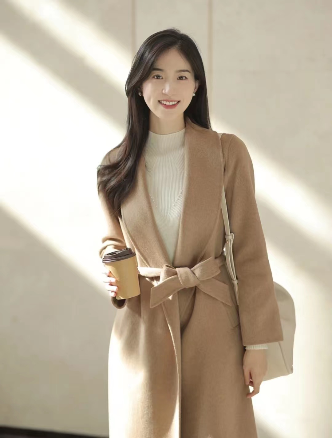 驼色浴袍大衣怎么搭配更高级,大衣棉服驼色穿搭女秋冬