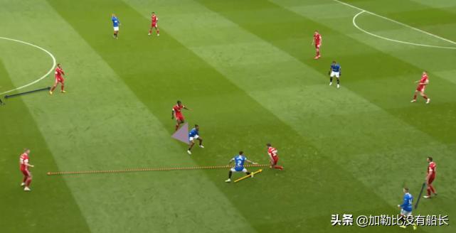 上周末在客队教练席成为全场焦点的杰拉德三年后能否接班渣叔?