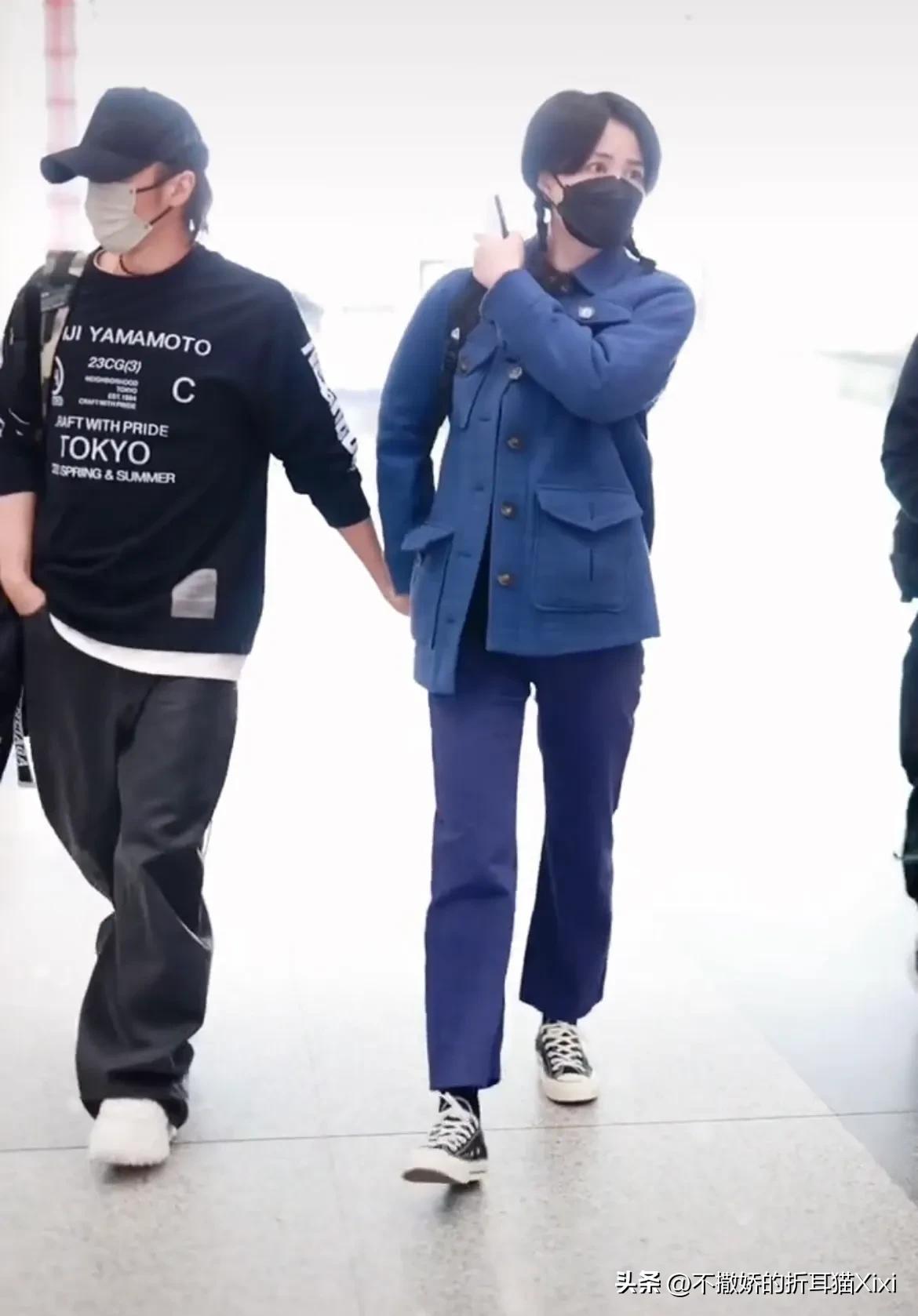 谢霆锋王菲时隔21年再现世纪牵手,王菲谢霆锋机场牵手完整版