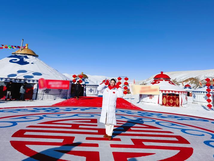 央视《东西南北贺新春》，何亚丹在内蒙古与您欢喜迎春